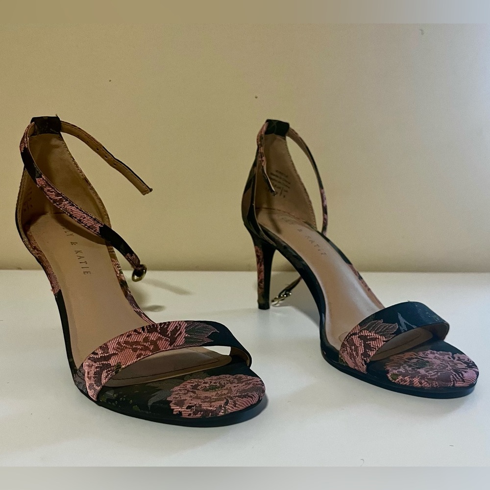 Floral heeled shoe size 7.5 - Picture 2 of 2